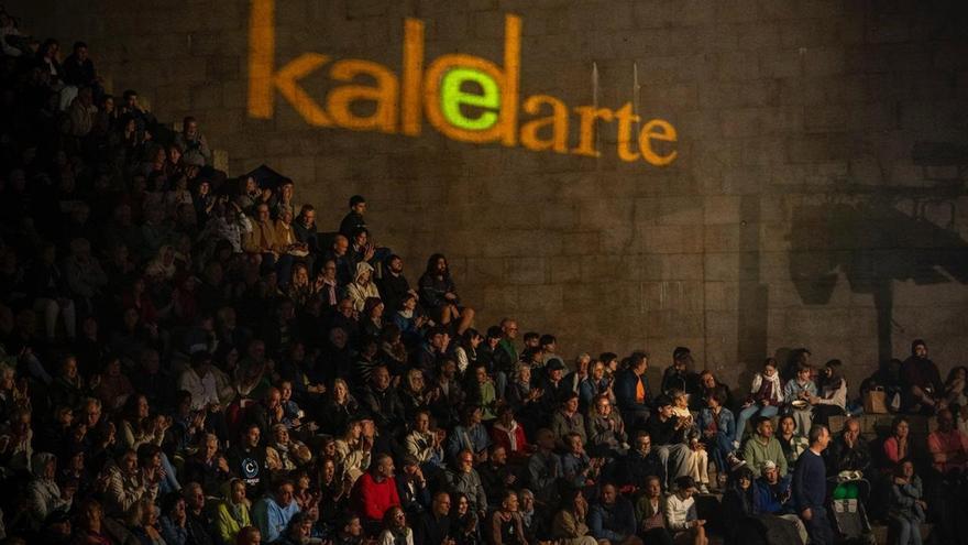 Kaleko artista hasiberriak laguntzeko 8. deialdia