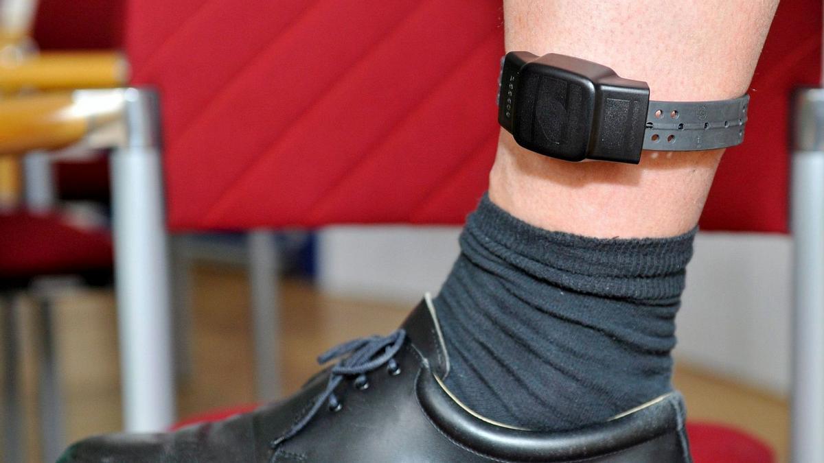 Imagen de una pulsera contra maltratadores.