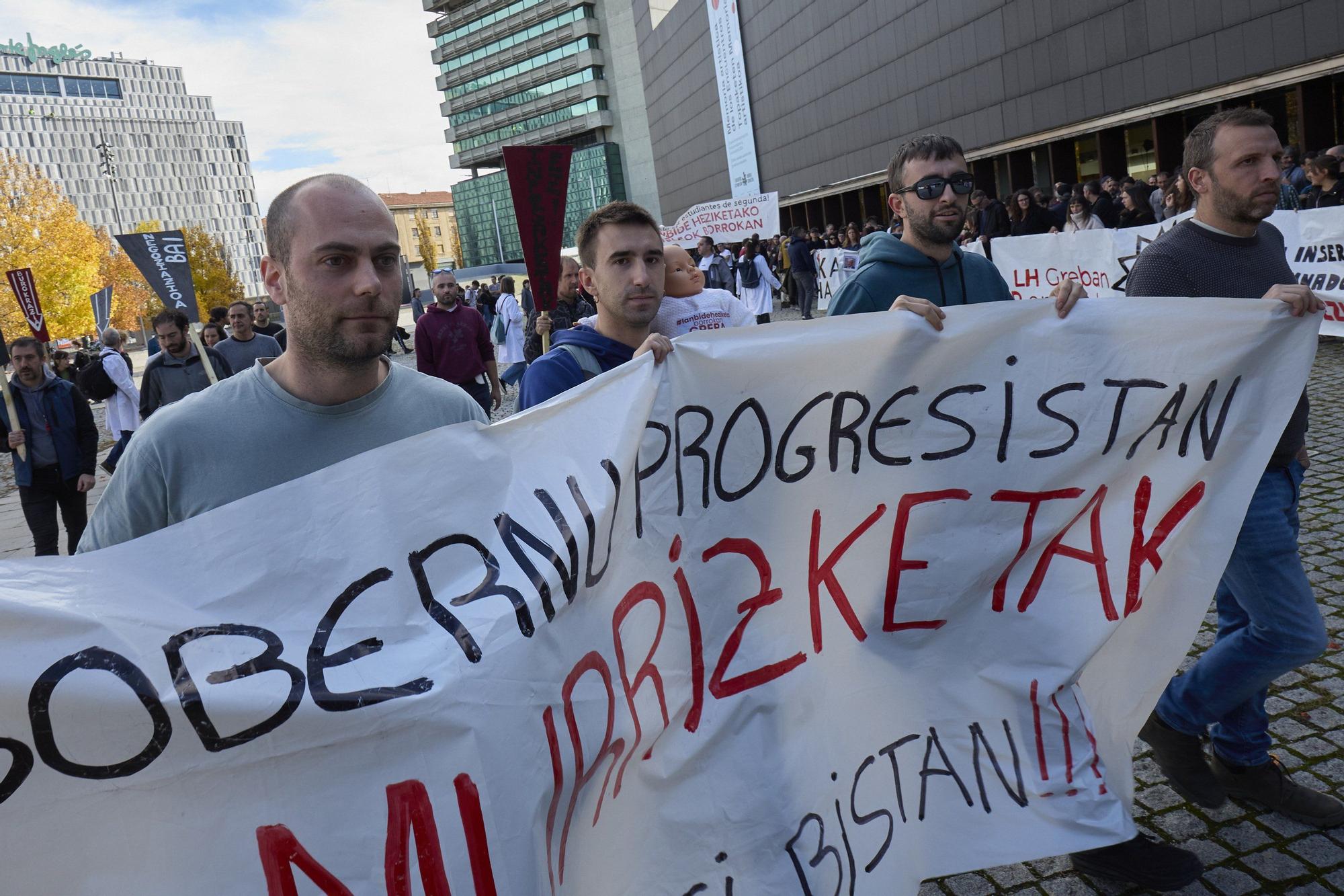 Manifestación de profesores y estudiantes de FP en Pamplona el segundo día de huelga