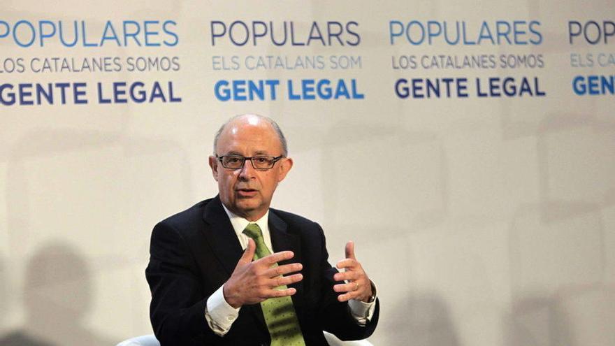 El ministro de Hacienda, Cristóbal Montoro, durante su participación en la Conferencia Política del PPC.