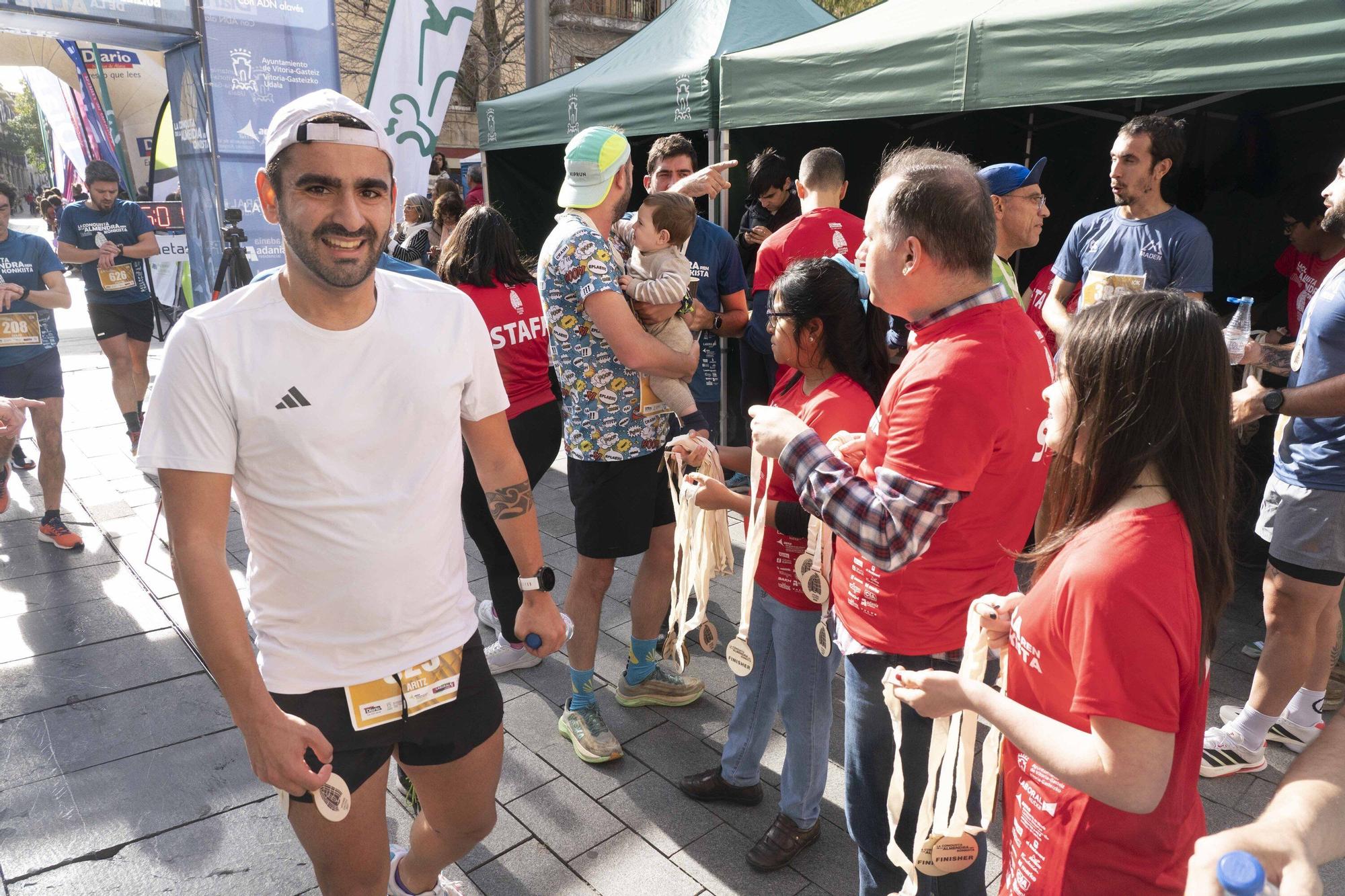 En imágenes: Buen tiempo y buen ambiente en la Conquista de la Almendra (¡Búscate en las fotos!)