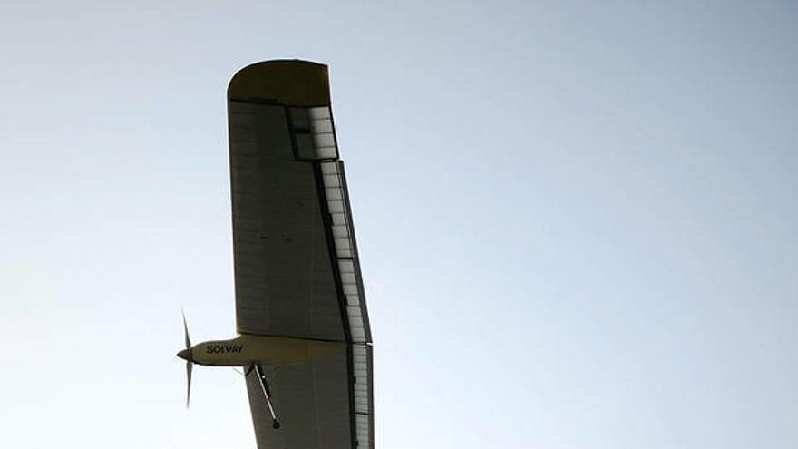 El avión Solar Impulse despega de Suiza rumbo a Rabat, con escala en Madrid