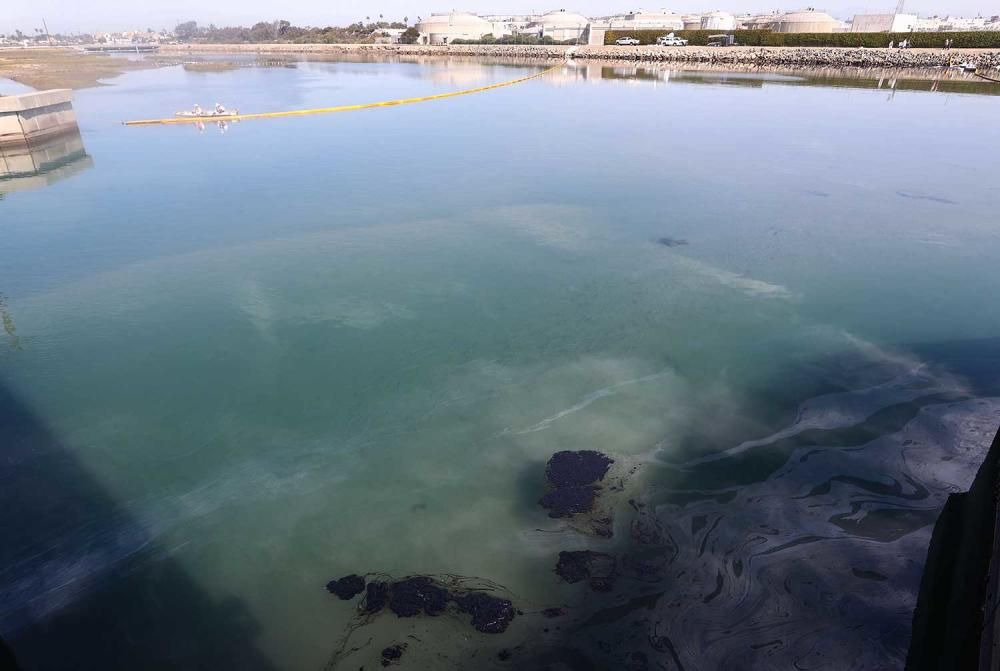 Vertido de crudo en las costas de California