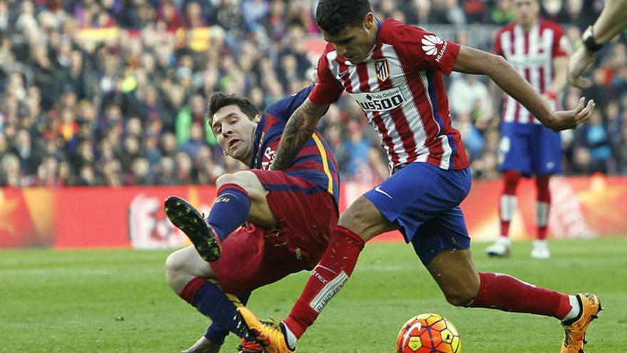El Barça se queda solo como líder tras ganar al Atlético de Madrid