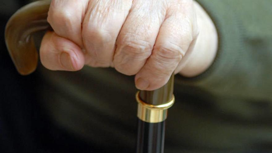 Bancos urbanos en el parque del Mundo