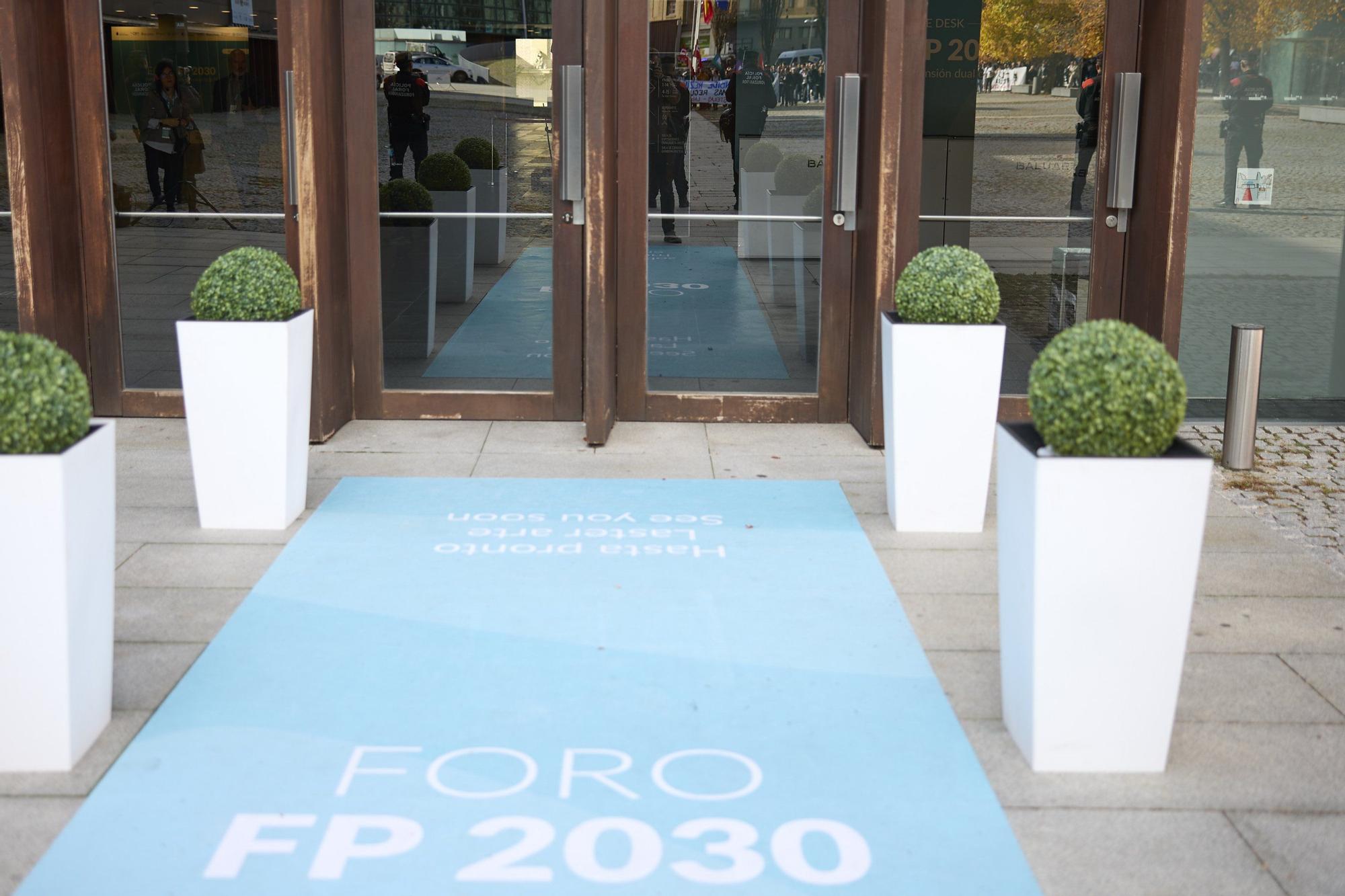 Manifestación de profesores y estudiantes de FP en Pamplona el segundo día de huelga