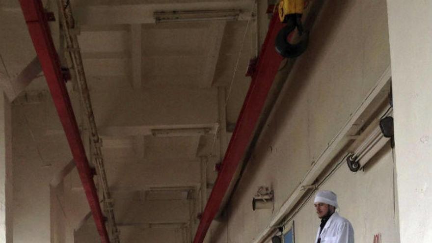 Miles de trabajadores van cada día a la central de Chernóbil