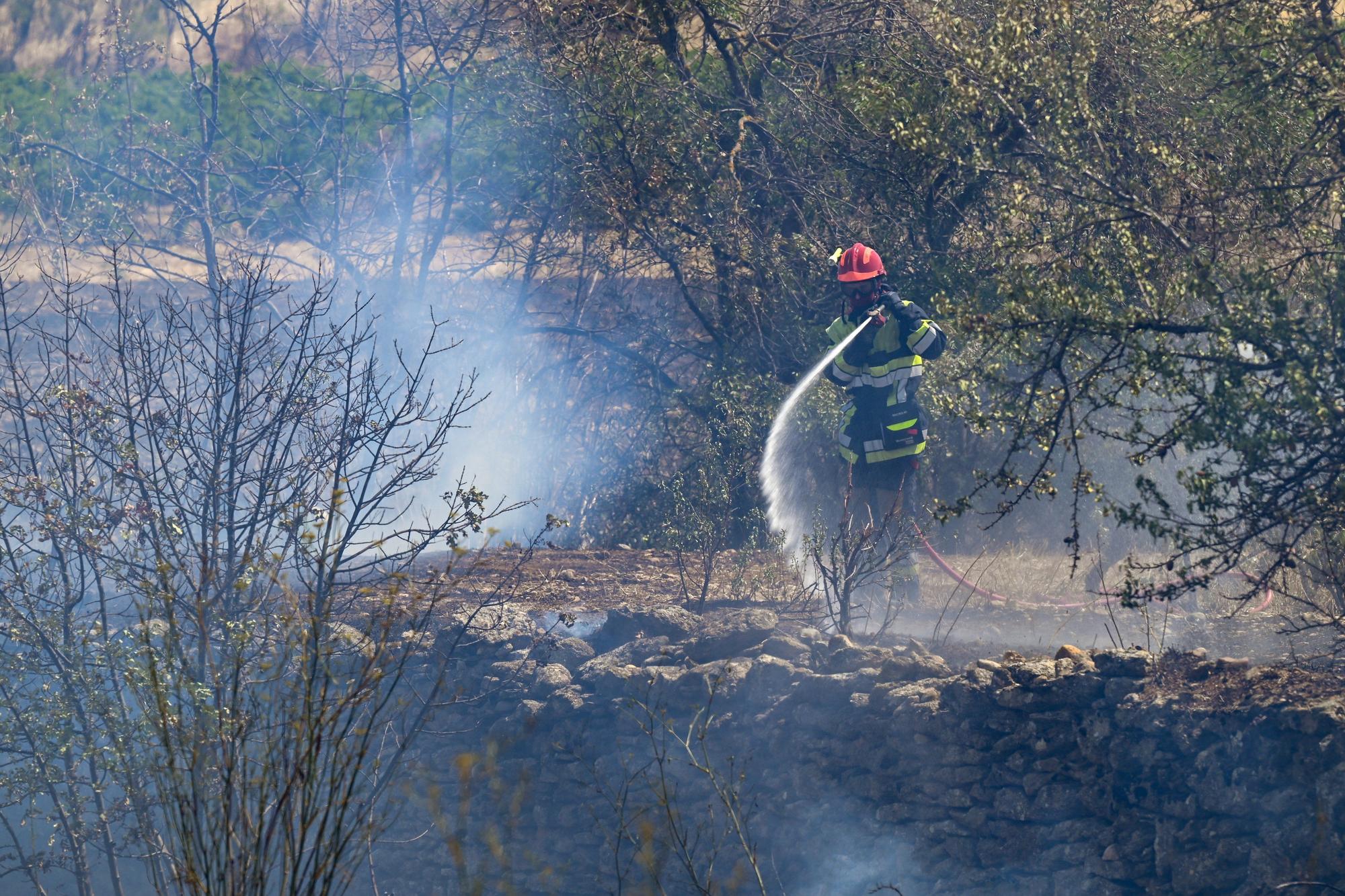 El fuego en el sur de Francia "ya no avanza" aunque sigue sin estar controlado