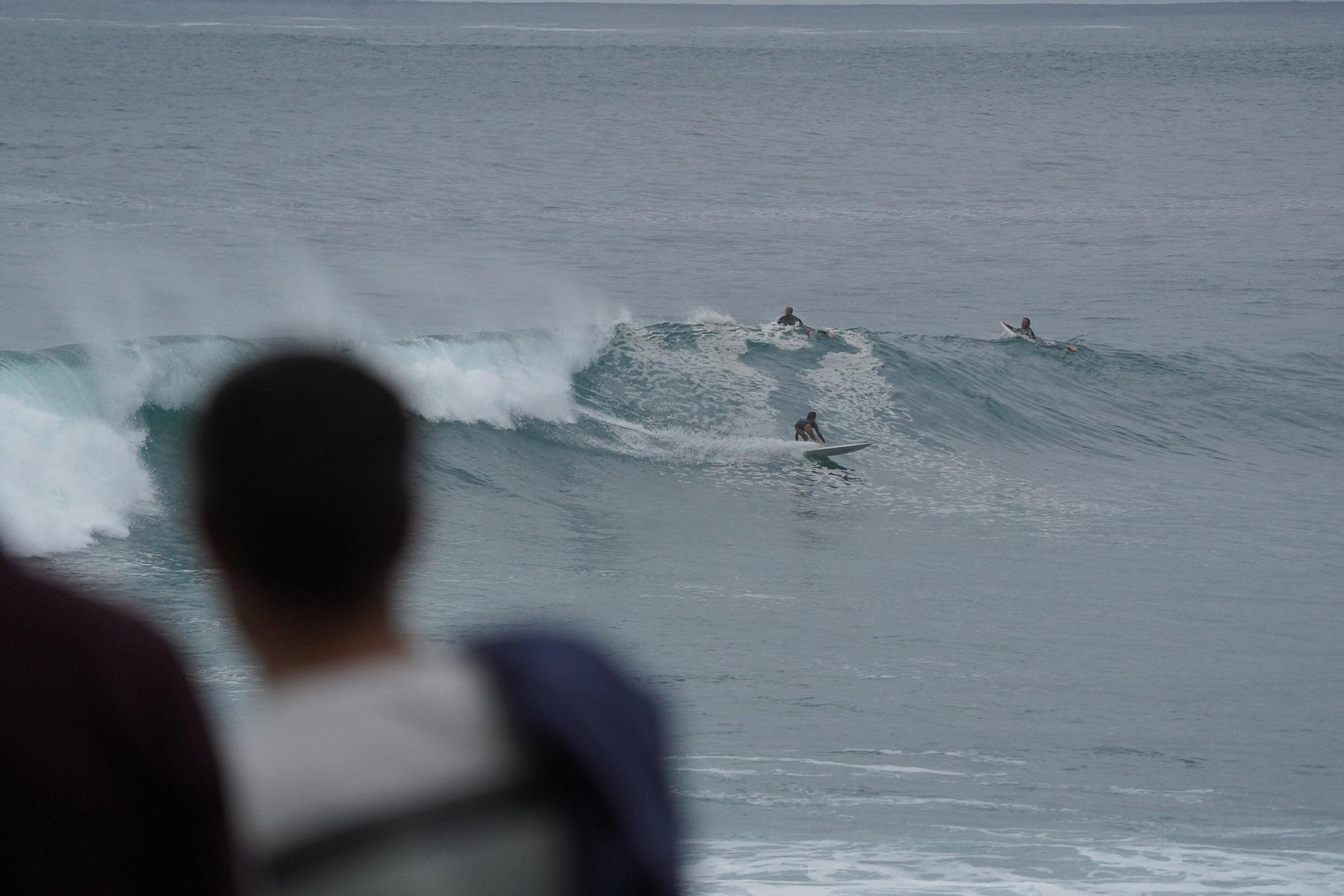 En imágenes: "La comunidad del surf está como loca, suele haber pocos días al año con olas como estas"