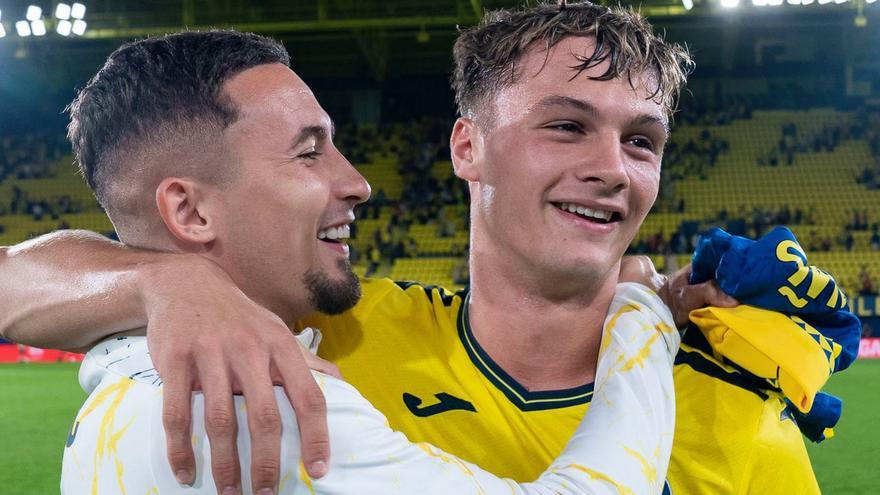 Colocan al Alavés tras los pasos de Pau Cabanes, delantero del Villarreal