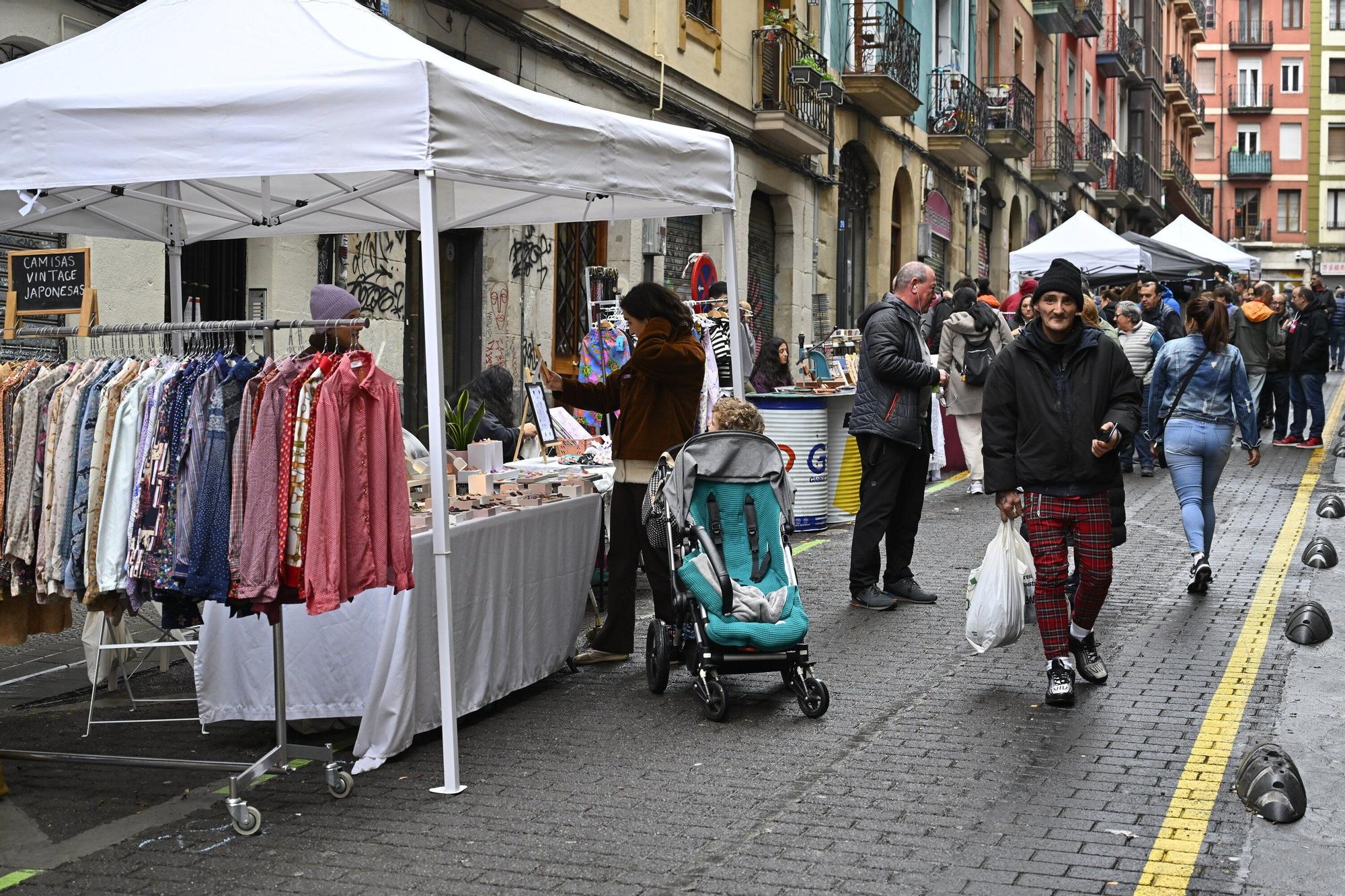 En imágenes: el mercado del Dos de Mayo se viste de Navidad