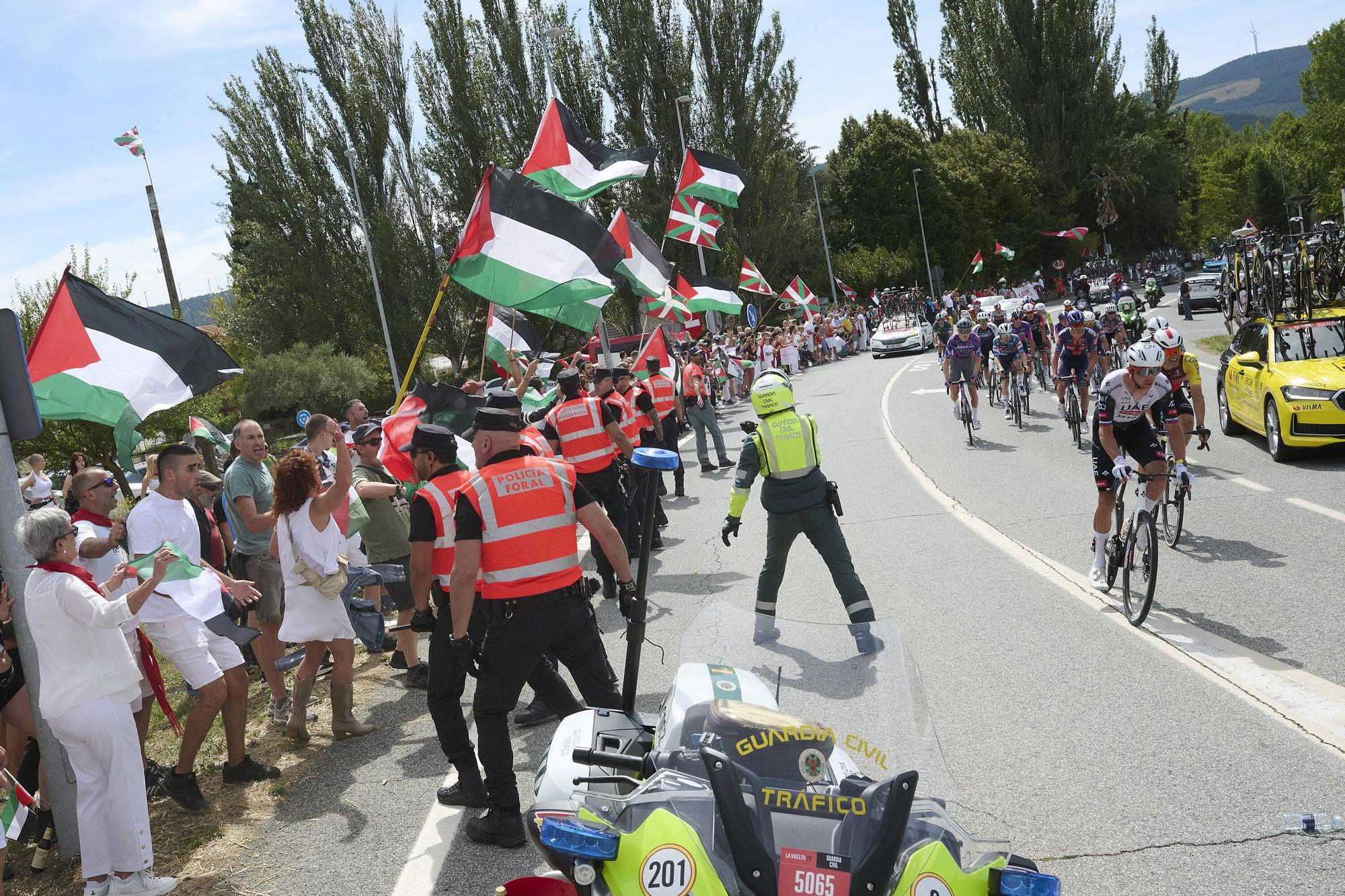 Fotos de la etapa navarra de La Vuelta 25 entre Sendaviva y Larra - Belagua