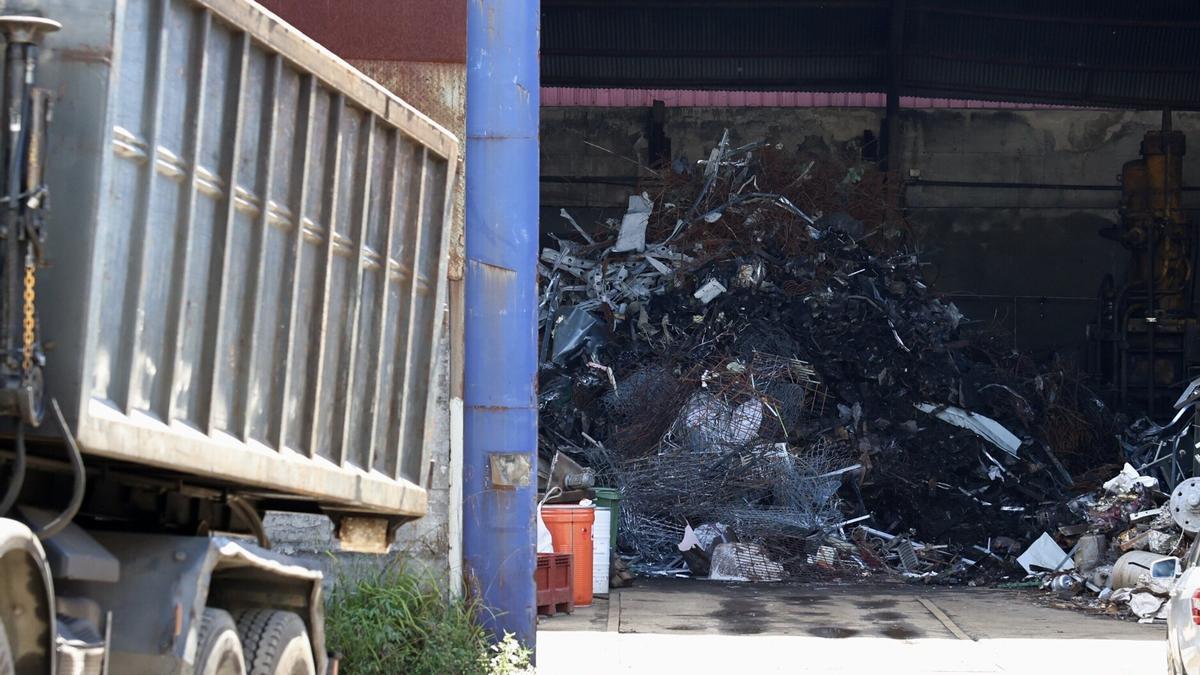 Chatarrería incendiada en Irún Chatarrería incendiada en Irún