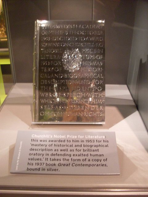 Premio Nobel de literatura entregado a Winston Churchill.
