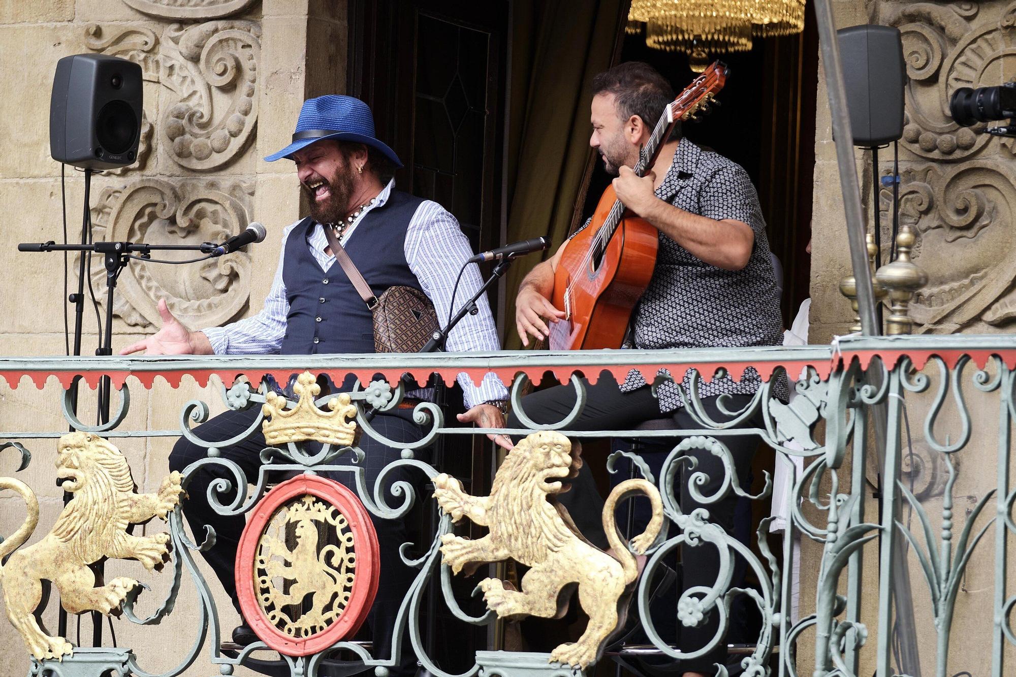 Actuación de Duquende y Julio Romero en la Plaza del Ayuntamiento