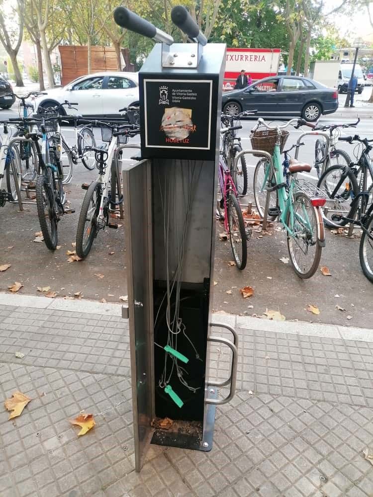 La estación de reparación de bicis de El Pilar está inoperativa