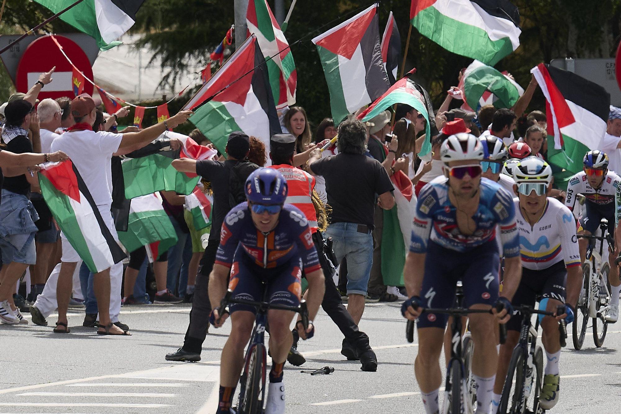 Fotos de la etapa navarra de La Vuelta 25 entre Sendaviva y Larra - Belagua