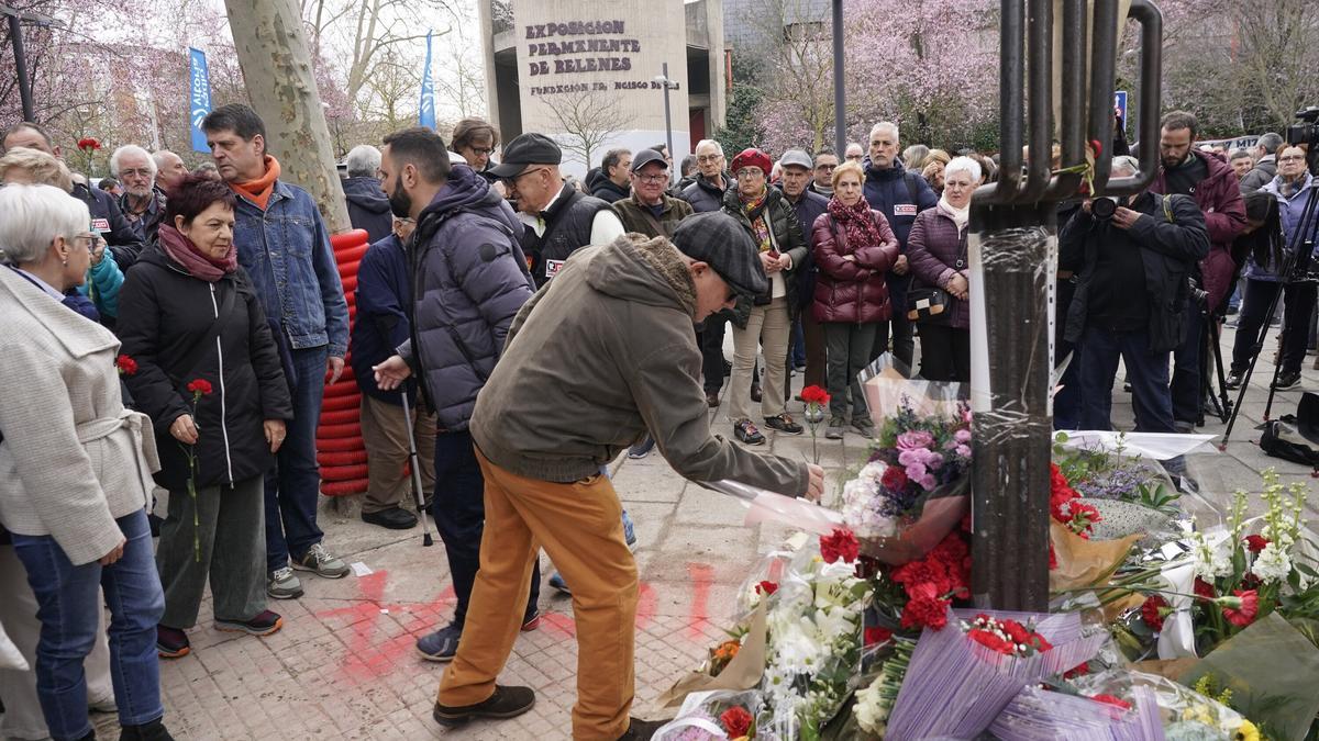 Sánchez condena la carga policial del 3 de marzo sin mencionar el papel del Estado ni desclasificar los secretos oficiales