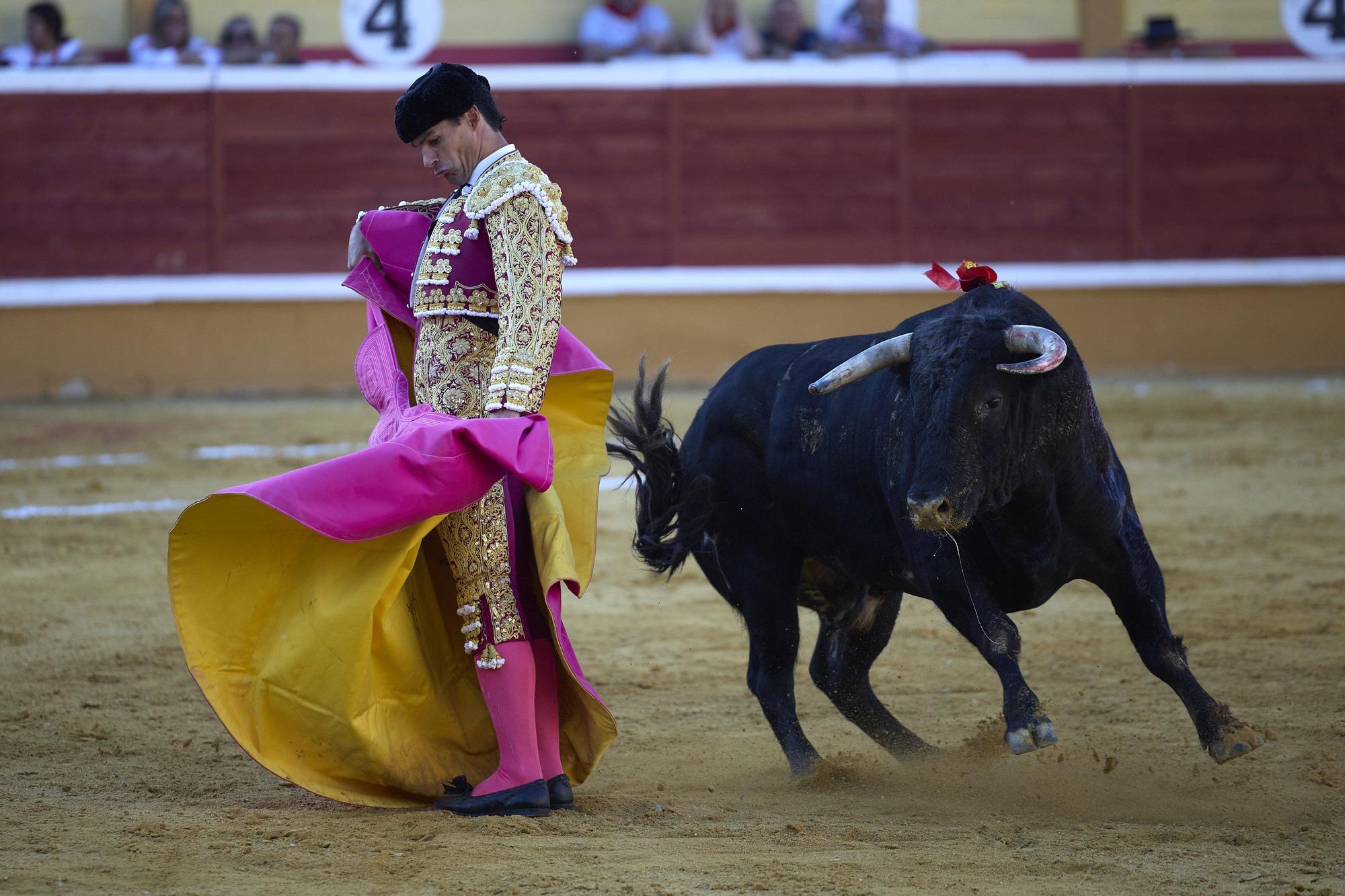 Fotos de la corrida de toros en Tudela con toros de Garzón Valdenebro