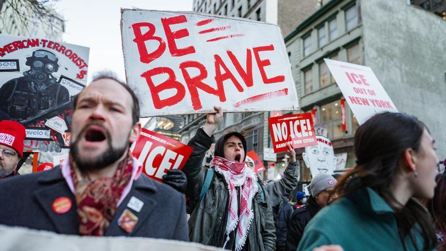 Miles de personas se manifiestan en Minneapolis en una nueva jornada de protesta contra las actuaciones del ICE