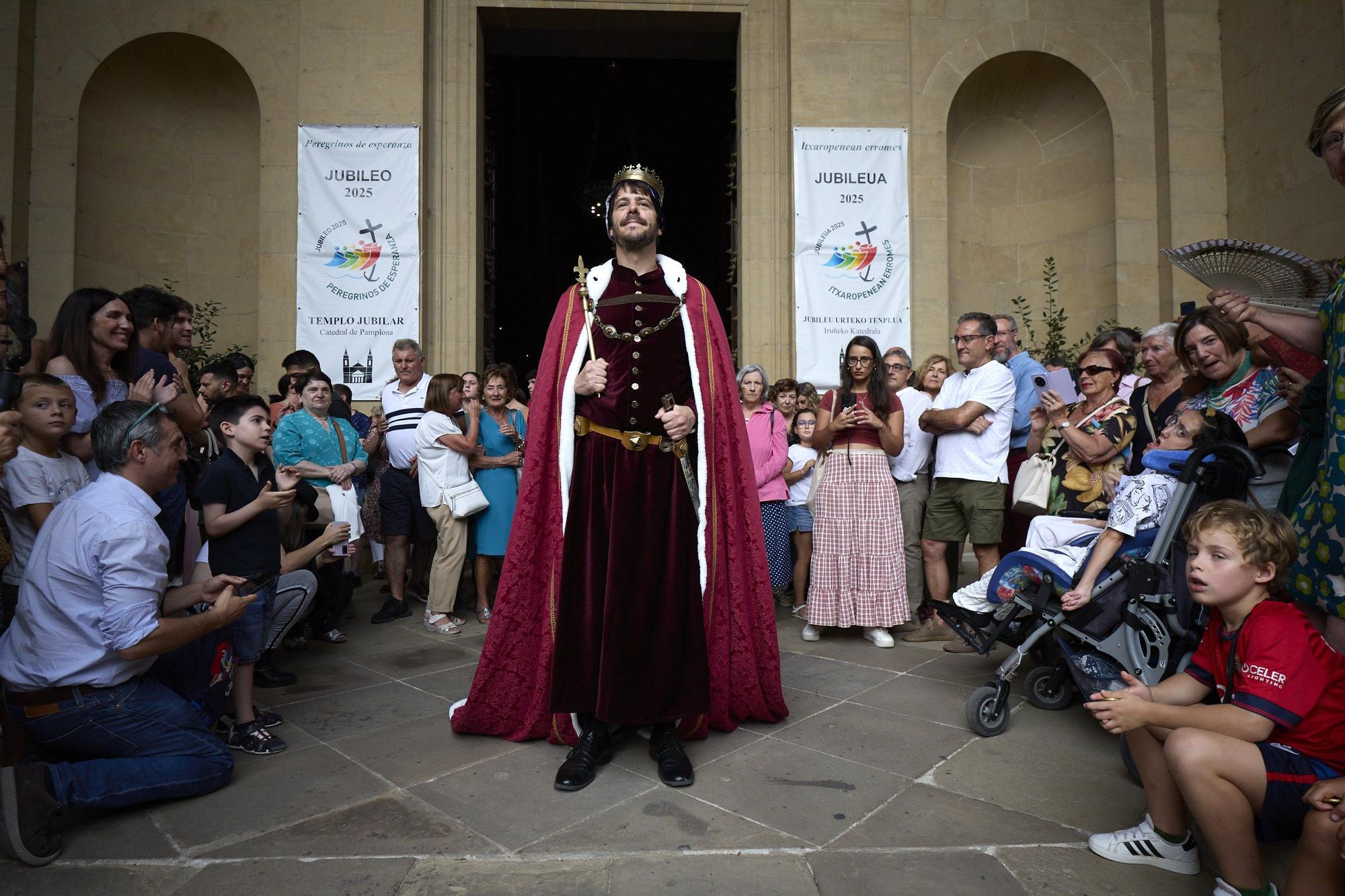 Fotos de la ceremonia de coronación de Carlos III, rey que unificó los tres burgos de Pamplona