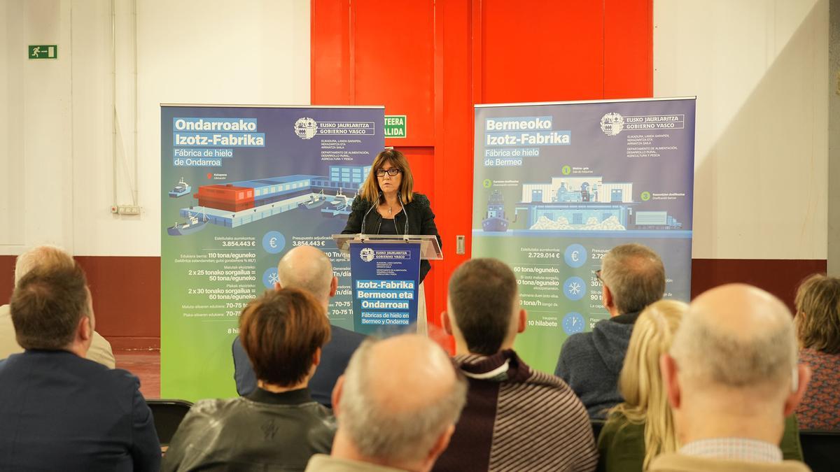 La consejera de Alimentación, Desarrollo Rural, Agricultura y Pesca del Gobierno vasco, Amaia Barredo, ha dado los detalles de las nuevas fábricas de hielo.