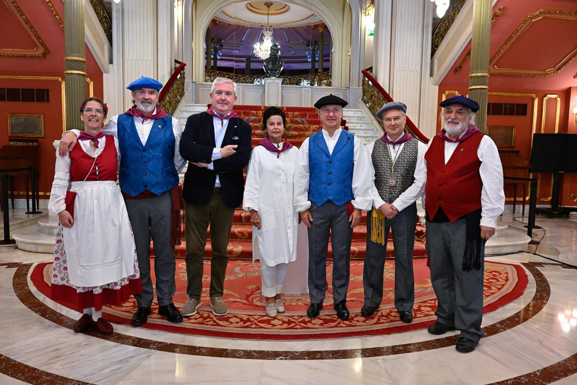 Beatriz Marcos, Jon Uriarte, Isidro Elezgarai, Lucía Arieta-Araunabeña; el lehendakari Iñigo Urkullu, romero de honor de 2025; Javier Diago y Marino Montero.