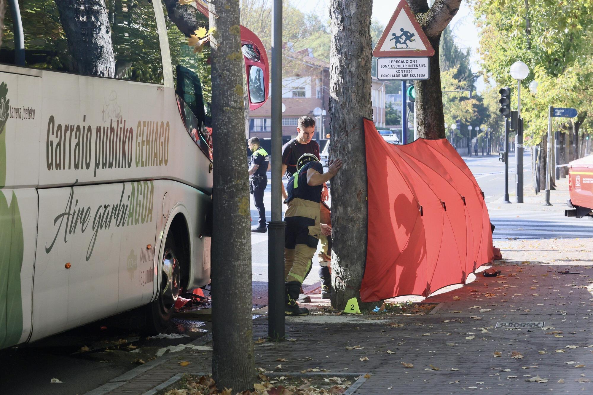 Un coche de la Policía Local se empotra contra un autobús