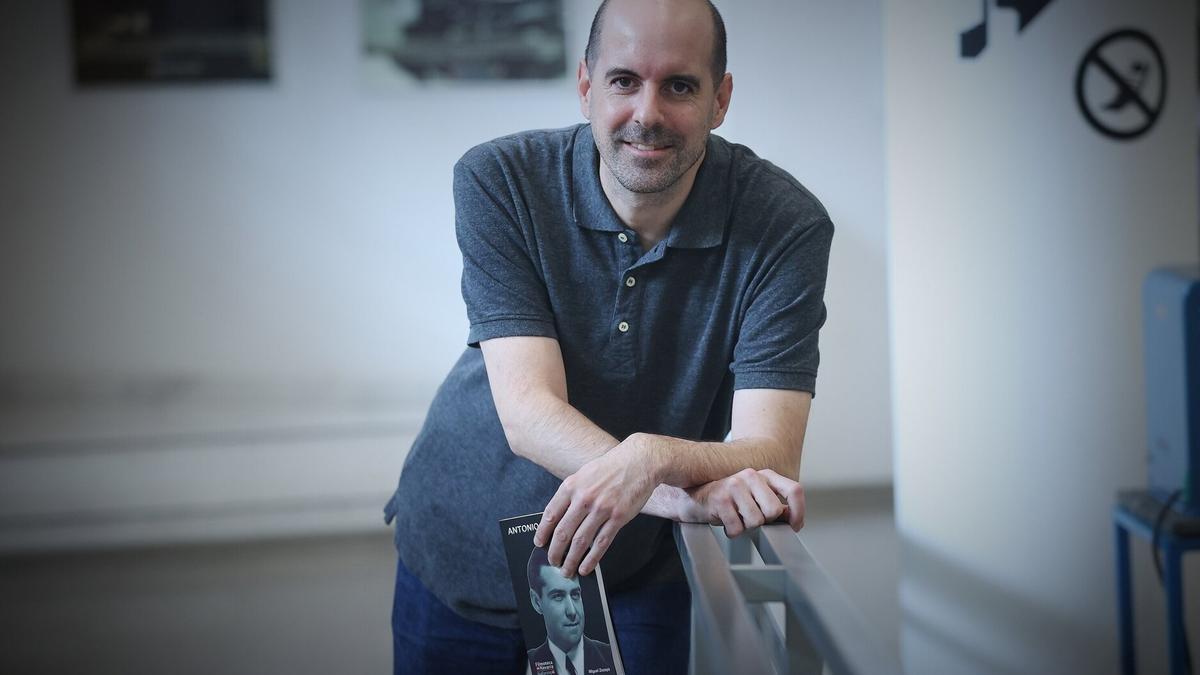 Miguel Zozaya, autor de la monografía sobre Antonio Abad Ojuel que acaba de publicar la Filmoteca de Navarra.