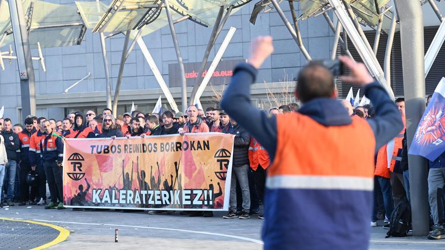 La plantilla de Tubos Reunidos vota a favor de continuar con los paros parciales