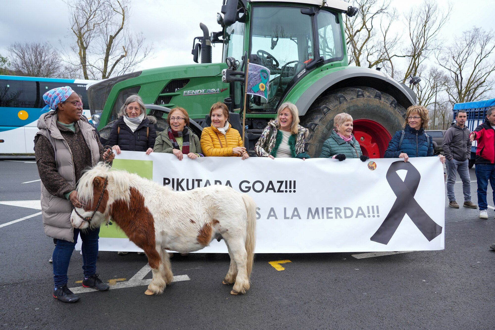 Los agricultores alaveses llegan al Palacio de la Provincia con sus demandas