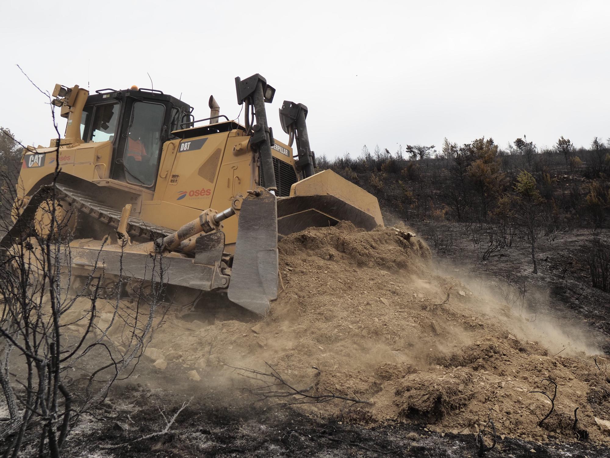 Fotos de las labores de extinción del incendio en Urraúl Alto, Urrulgaine