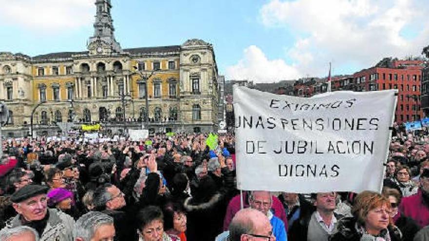 Miles de jubilados se lanzan a la calle en defensa de las pensiones