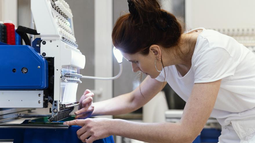 Una trabajadora gana el juicio a la empresa que la sustituyó por inteligencia artificial