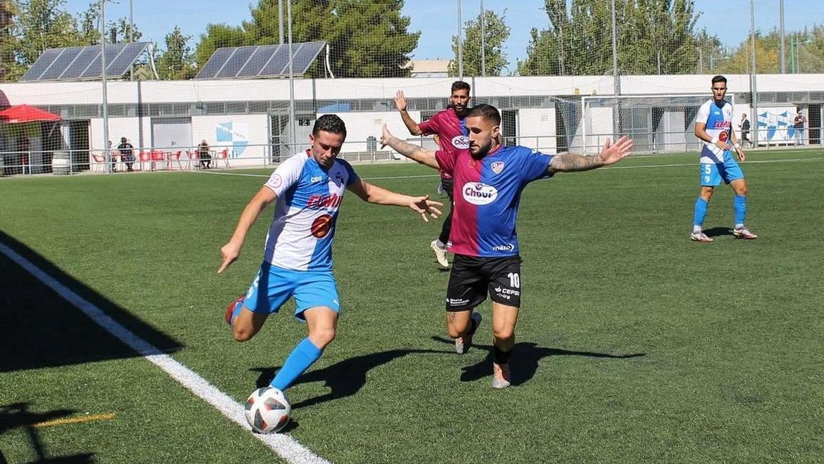 Borja Aizpun, en un choque con el Ebro.