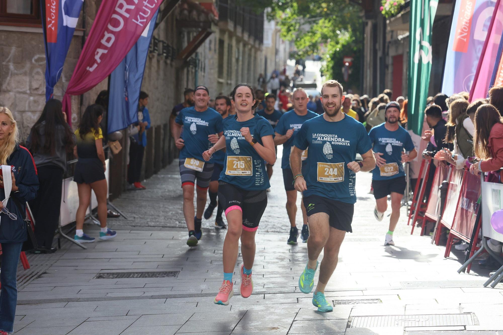 En imágenes: Miles de personas participan en La Conquista de la Almendra