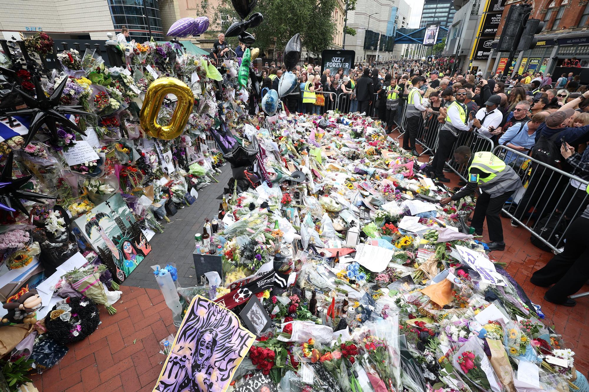 Multitudinario funeral de Ozzy Osbourne en Birmingham