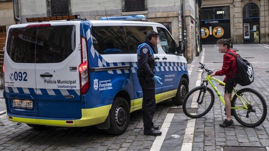 El Ayuntamiento de Pamplona acuerda reforzar actuaciones para garantizar el cumplimiento de la normativa de bicis y VMP