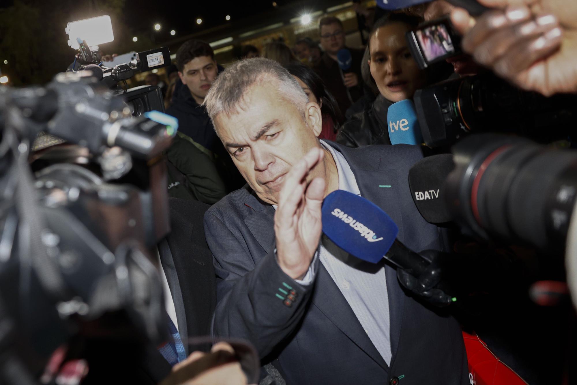 Fotos de la salida de Santos Cerdán de la cárcel de Soto del Real