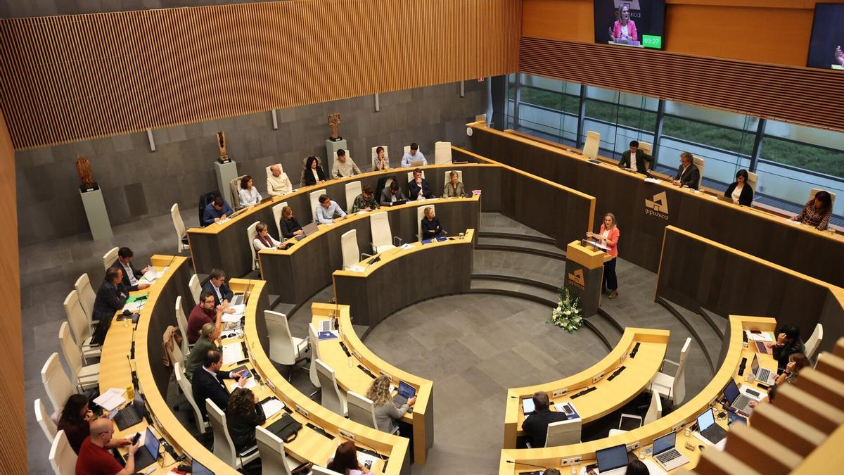 Pleno de noviembre en el que se abordó la transferencia del Puerto de Pasaia.