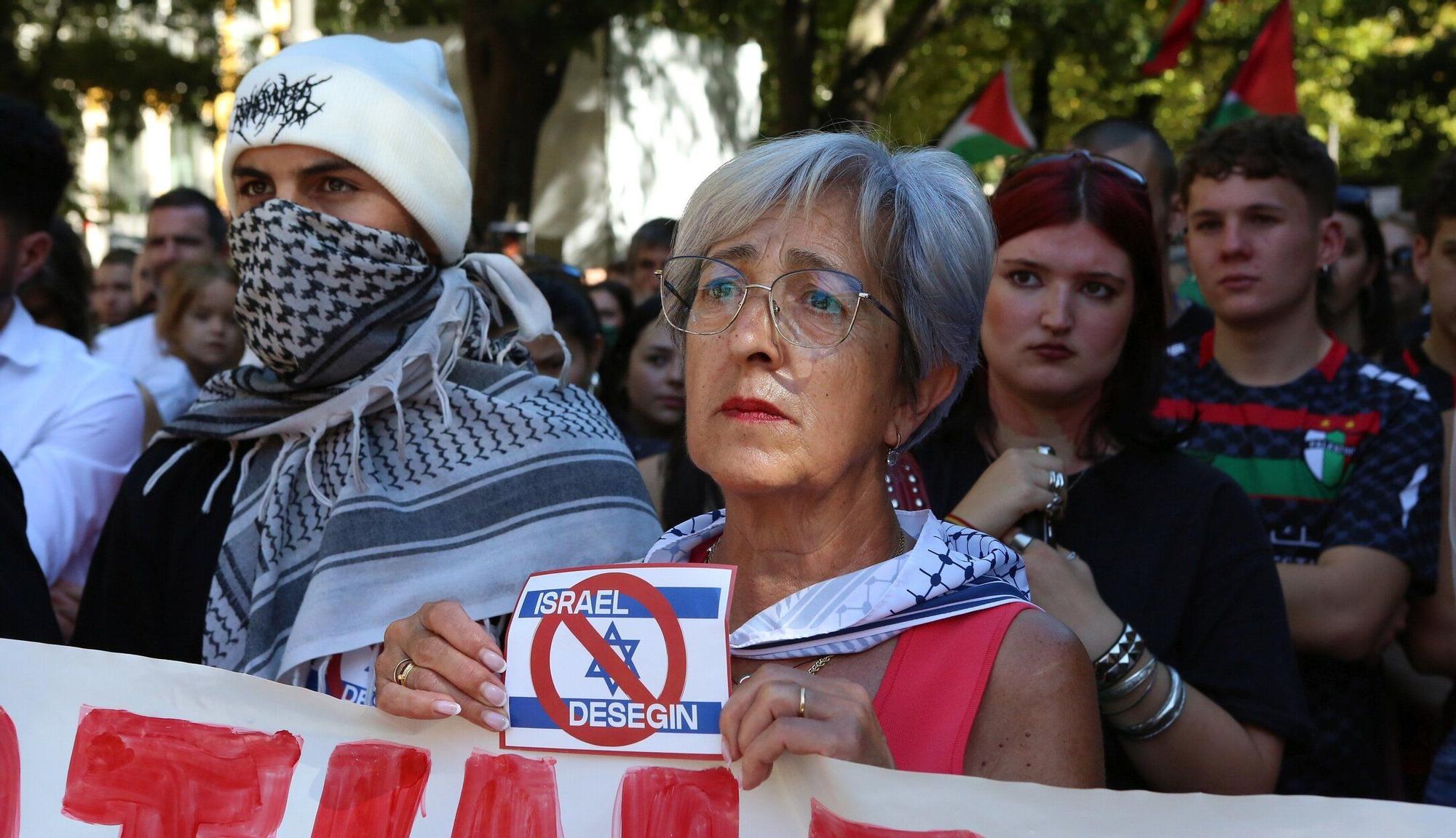 Fotos de la concentración en apoyo a Palestina en Pamplona este sábado