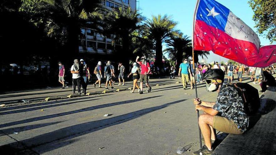 Las protestas contra el presidente Piñera han sido una constante en el último año. En la imagen, una manifestación contra la subida de los transportes en noviembre de 2019. Foto: Efe