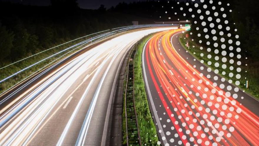 La red viaria foral del territorio cuenta con una longitud de  1.300 kilómetros.