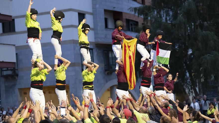 Castellers, gigantes y carrera popular en las Agorreko Santikutzak de Legazpi