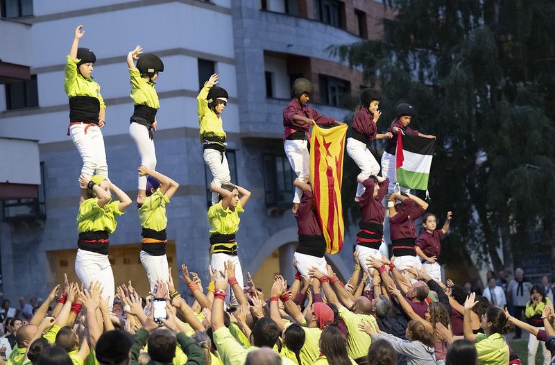 Castellers, gigantes y carrera popular en las Agorreko Santikutzak de Legazpi