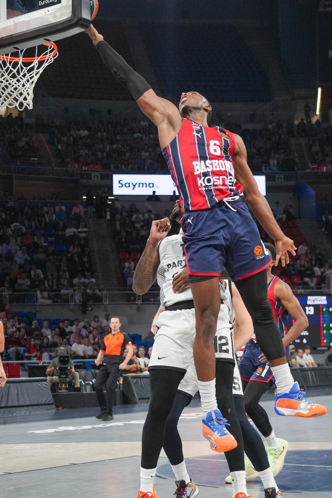 Todas las fotos del Baskonia-Partizan en el Buesa Arena