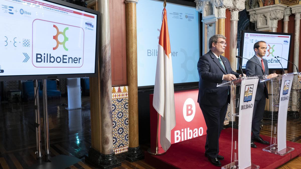 Aburto y Ansola en la presentación realizada esta mañana de BilboEder en el Ayuntamiento