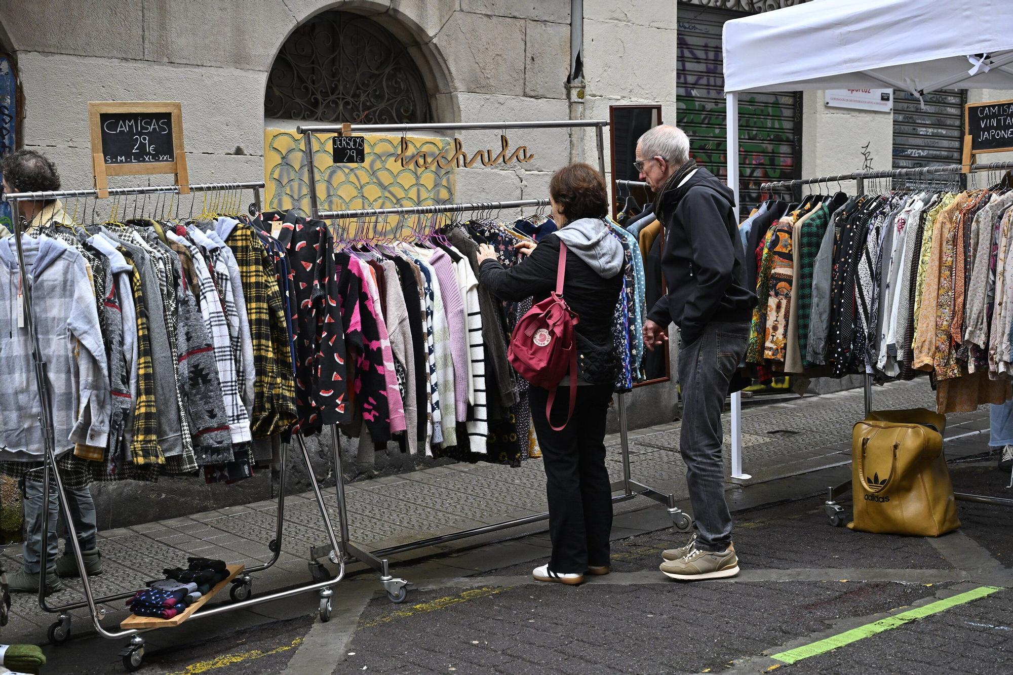 En imágenes: el mercado del Dos de Mayo se viste de Navidad
