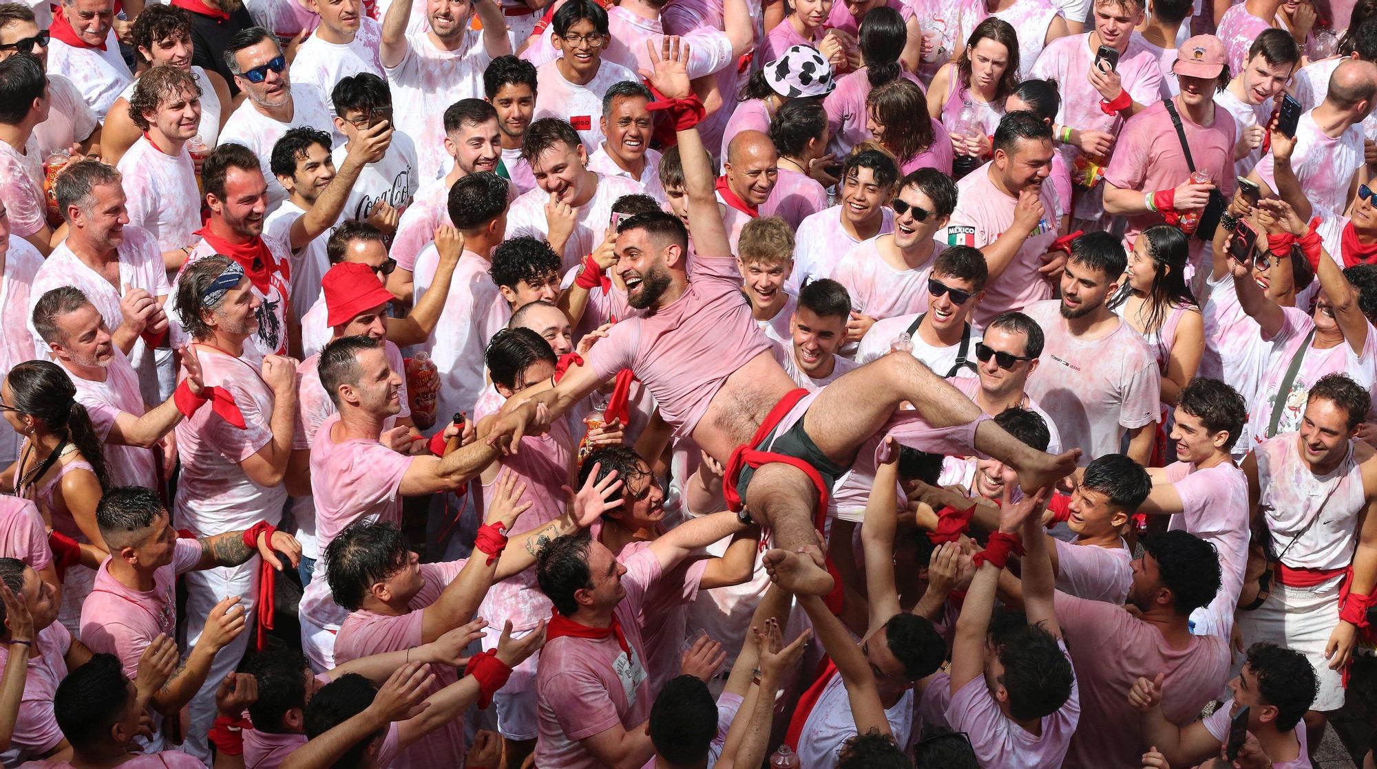 Fotos del  Chupinazo de San Fermín 2025 en Pamplona: ¡La fiesta más internacional se enciende con un grito solidario por Palestina!