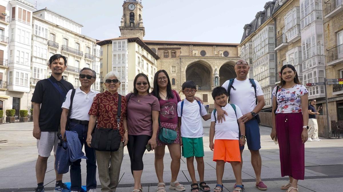 Jenny y su familia, de visita por Vitoria